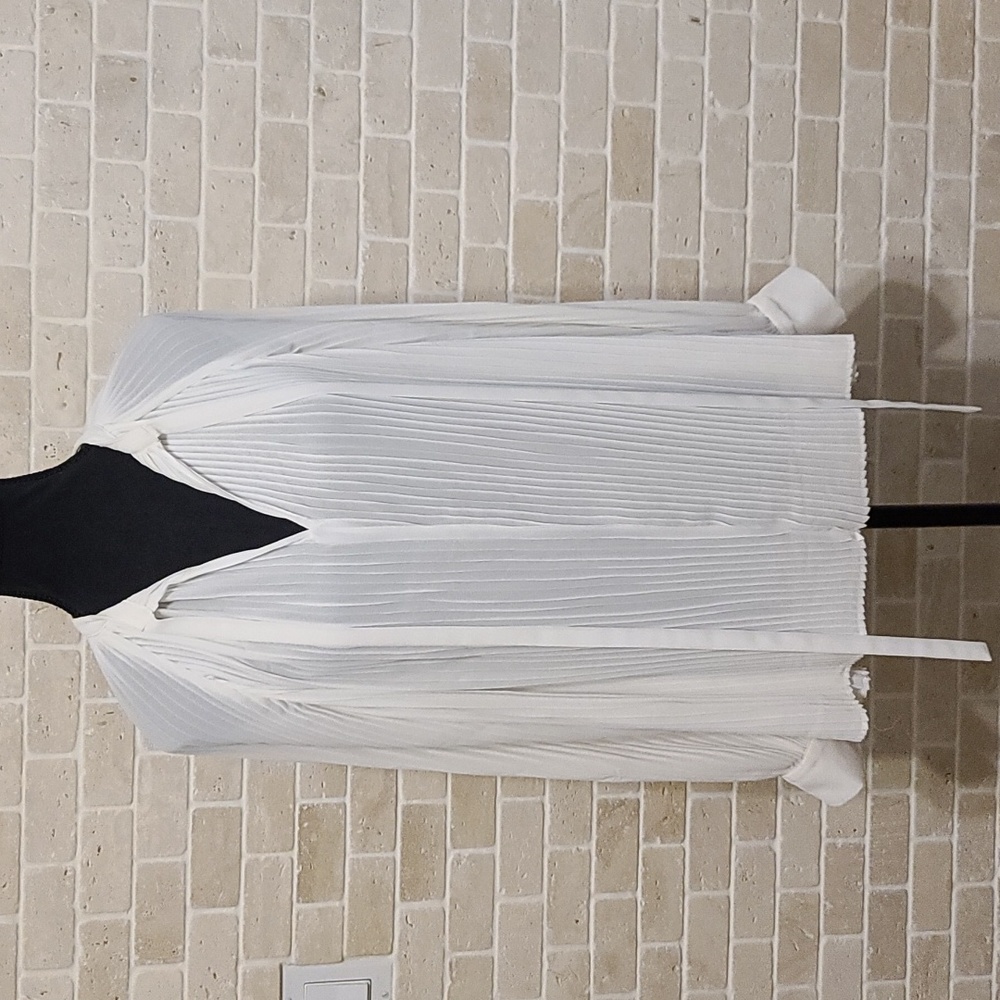 Endless Rose Women's Oversized White Pleated Blouse (Sz S)